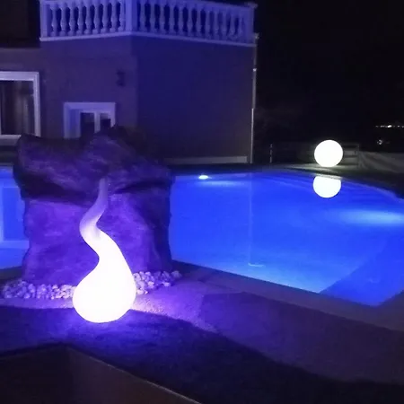 Дом отдыха Leon With Private Pool *
