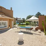 Leon With Private Pool Semesterbostad *