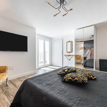 Semesterbostad Leon With Private Pool