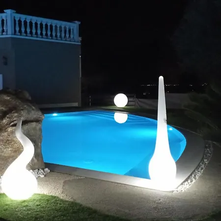 Leon With Private Pool Quartu SantʼElena