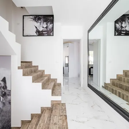 Leon With Private Pool *