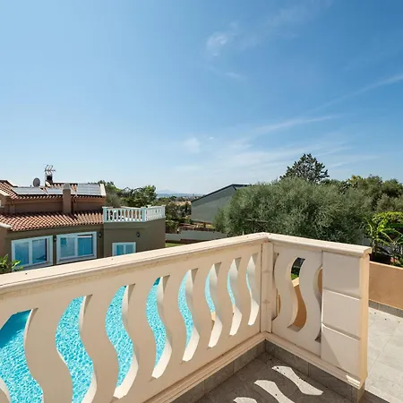 Leon With Private Pool