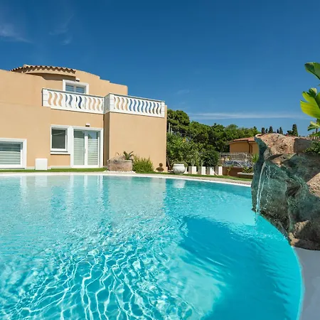 Leon With Private Pool Semesterbostad *