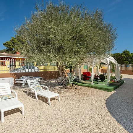 Semesterbostad Leon With Private Pool Quartu SantʼElena