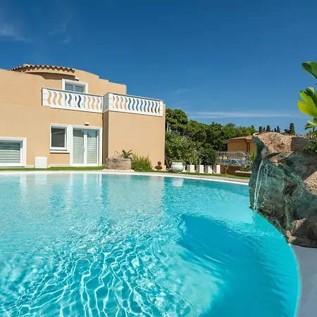 Leon With Private Pool